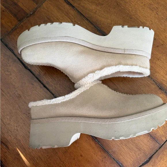 UGG Women's Tan Suede Mules - Picture 4 of 9